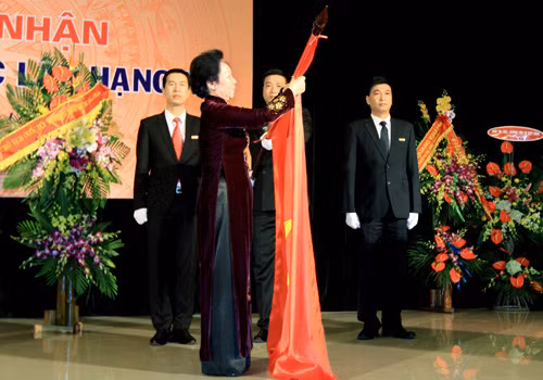 Ban Biên tập Tin trong nước TTXVN nhận Huân chương Độc lập hạng Nhì ảnh 1