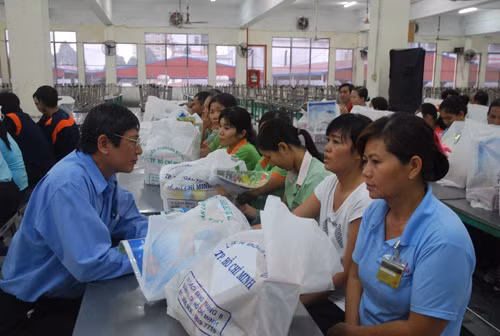 Chung tay lo Tết cho người lao động ảnh 1