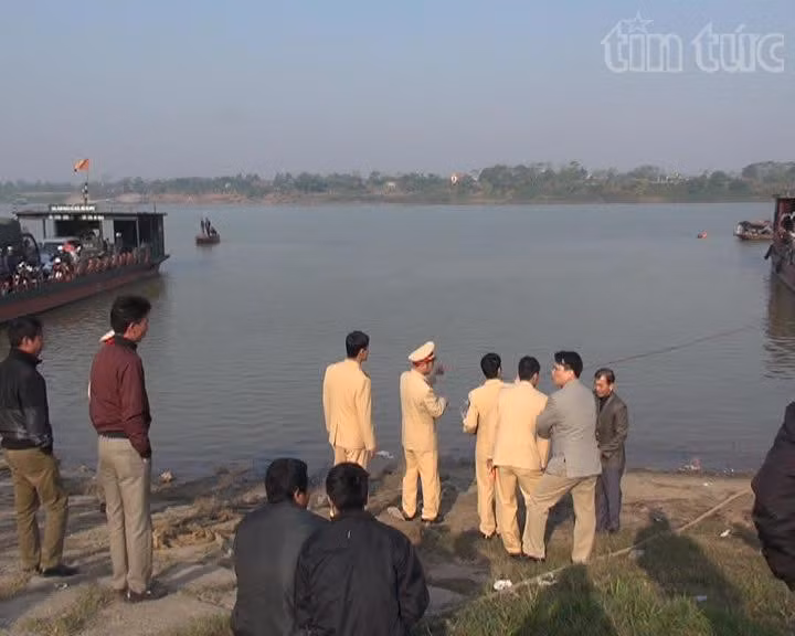 Hai vợ chồng mất tích trên sông Hồng ảnh 2