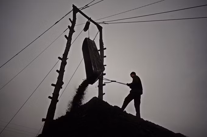 Thoáng buồn mỏ than trái phép ở Ukraine ảnh 4