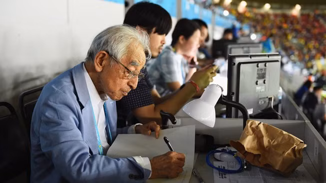 FIFA tôn vinh nhà báo thể thao cao tuổi nhất thế giới ảnh 1
