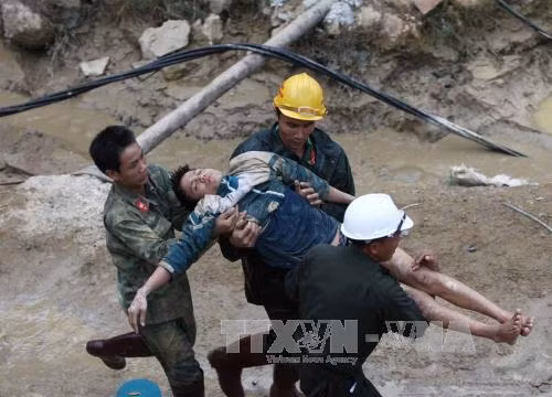Giải cứu thành công 12 nạn nhân vụ sập hầm thủy điện ảnh 4
