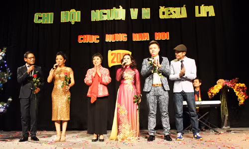 Mùa xuân đến sớm với người Việt ở Séc ảnh 1