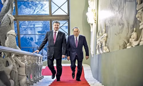 Thấy gì từ việc ông Lukashenko và Nazarbayev hứa giúp Ukraine? ảnh 1
