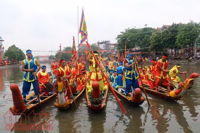 Làng hoa Tây Tựu bỗng chốc rộn rã trong lễ hội bơi Đăm truyền thống ảnh 2