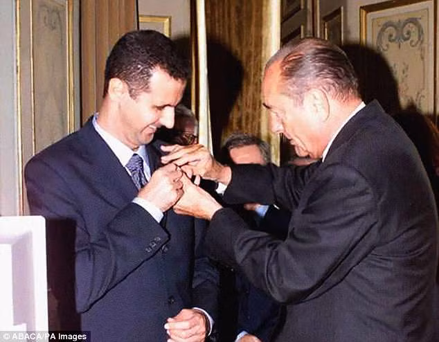 Tổng thống Syria bất ngờ trả huân chương cao quý được Pháp trao tặng ảnh 1