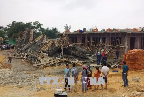 Giàn giáo thi công cây xăng bất ngờ đổ sập, 7 công nhân nhập viện ảnh 3