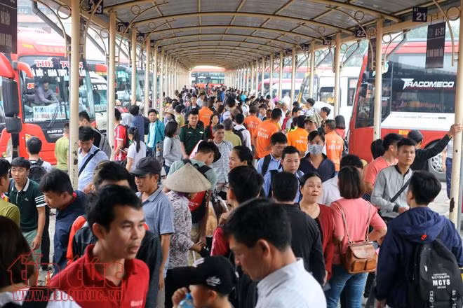 Người dân 'rồng rắn' về quê nghỉ lễ 30/4 ảnh 6