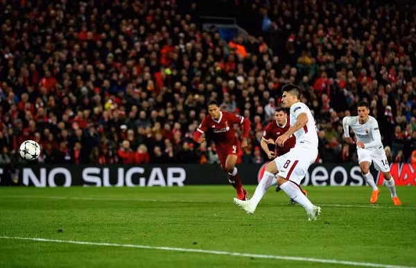 ‘Người cũ’ Salah rực sáng trước AS Roma, xô đổ hàng loạt kỷ lục ảnh 5