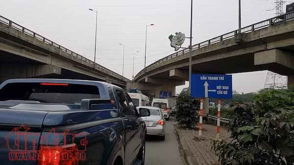 Ùn tắc nghiêm trọng ở cửa ngõ phía Nam Thủ đô, nhiều xe tăng giá, nhồi khách ảnh 4
