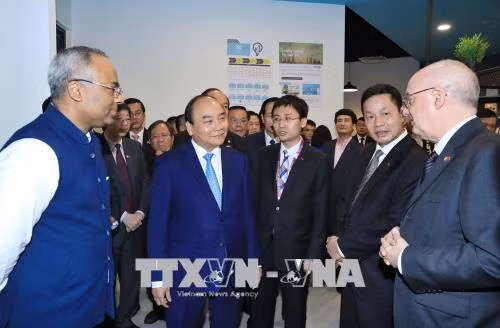 Thủ tướng Nguyễn Xuân Phúc thăm Đại học Quản lý Singapore ảnh 1