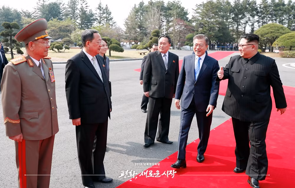Hình ảnh ‘bóng hồng’ duy nhất tại bàn Hội nghị thượng đỉnh liên Triều ảnh 2
