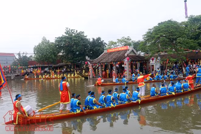 Làng hoa Tây Tựu bỗng chốc rộn rã trong lễ hội bơi Đăm truyền thống ảnh 1