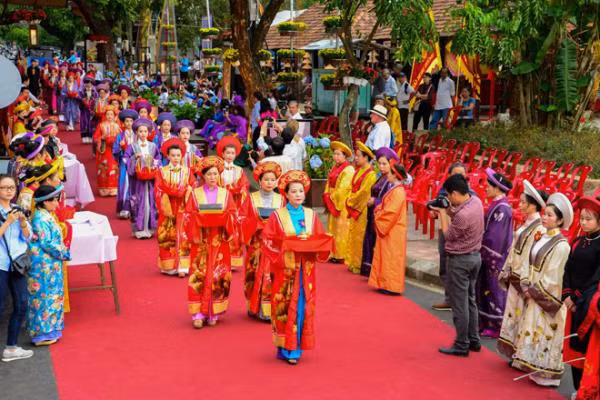 Hàng trăm nghệ nhân tranh thêu tham dự lễ hội 'Sắc hoa- nơi gặp gỡ của những giấc mơ' ảnh 3