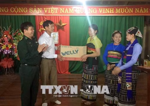 Phó bí thư đảng ủy mang quân hàm xanh làm đổi thay bộ mặt xã biên giới Thanh Hóa ảnh 1