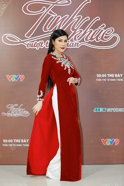 Ca sĩ Uyên Trang tuyên bố dòng nhạc bolero không làm khó được cô ảnh 1