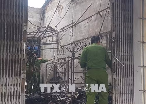 Cháy trong đêm, cửa hàng túi xách bị thiêu rụi ảnh 1