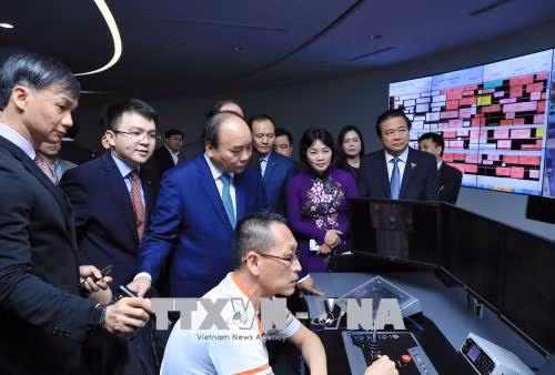 Thủ tướng Nguyễn Xuân Phúc thăm Cảng Singapore và Supply Chain City ảnh 1