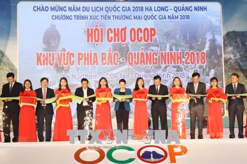 Chủ tịch Quốc hội cắt băng khai mạc Hội chợ OCOP Quảng Ninh ảnh 1