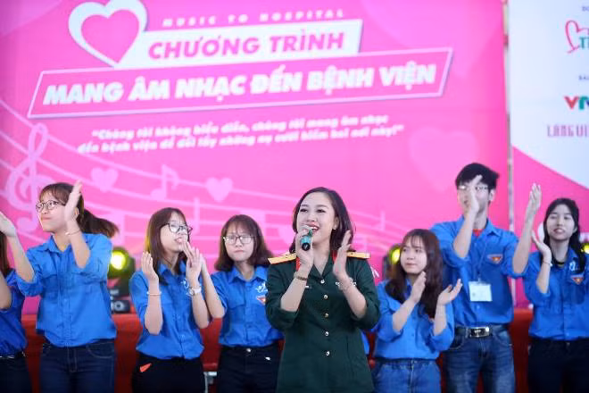  Mang âm nhạc đến bệnh viện K, xoa dịu nỗi đau của bệnh nhân ung thư ảnh 1