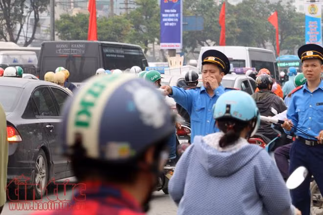 Người dân 'rồng rắn' về quê nghỉ lễ 30/4 ảnh 15