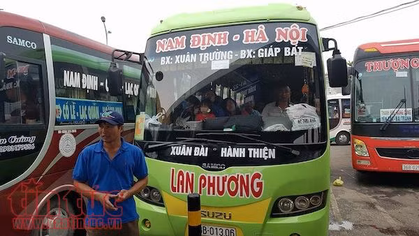 Ùn tắc nghiêm trọng ở cửa ngõ phía Nam Thủ đô, nhiều xe tăng giá, nhồi khách ảnh 3