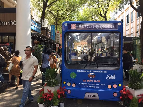 Khánh thành xe buýt sách tại TP Hồ Chí Minh ảnh 1