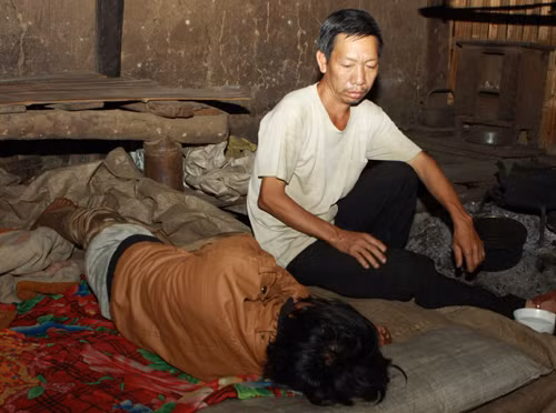 Nóng bỏng nạn ma túy ở làng bản vùng biên ảnh 1