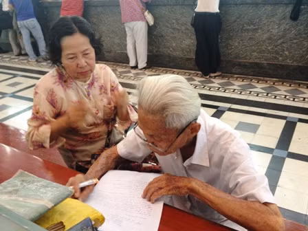 Người viết thư thuê xuyên thế kỷ ảnh 1