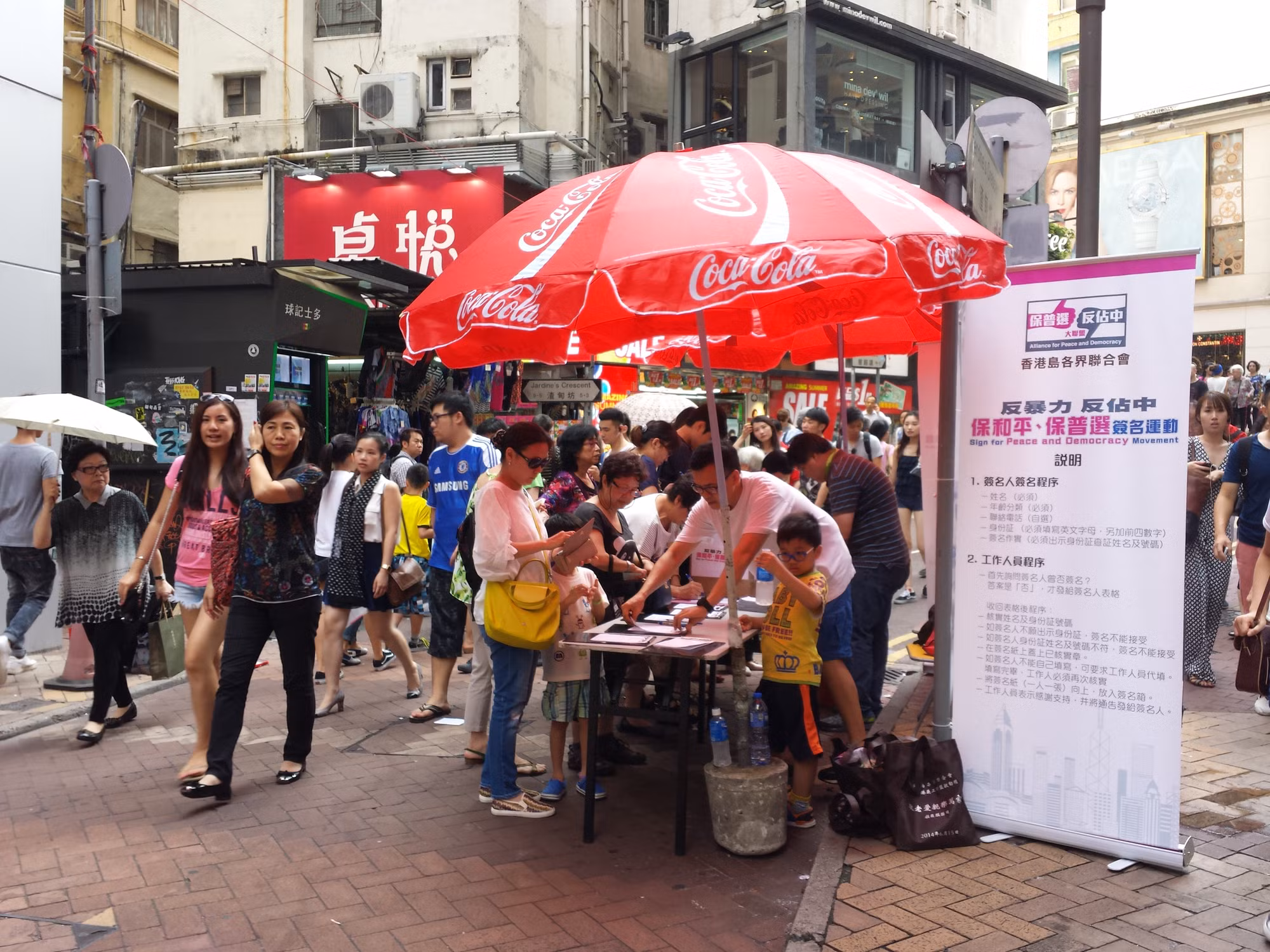 Gần 70% dân Hong Kong phản đối 'chiếm lĩnh Central' ảnh 1
