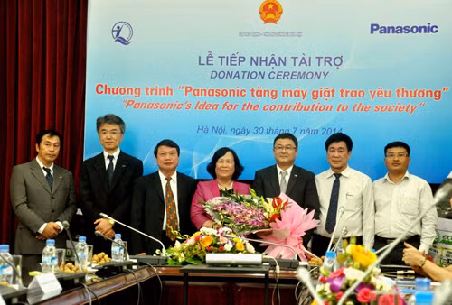 Hàng nghìn phần quà cho trẻ em khó khăn ảnh 1
