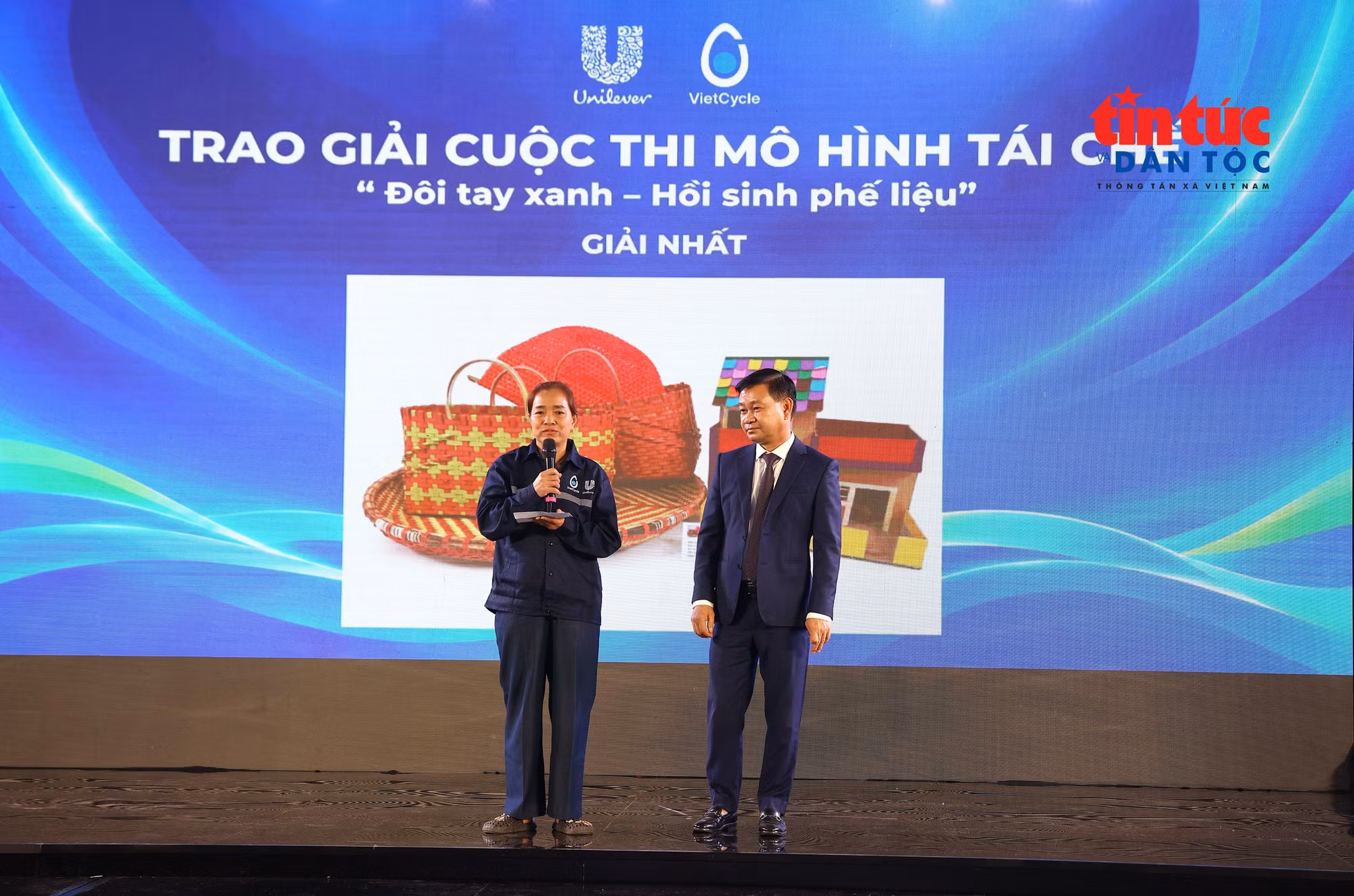 Thông qua dự án, những người thu gom phế liệu cũng tích cực tham gia tái chế, tái sử dụng rác thải nhựa trong cuộc sống.