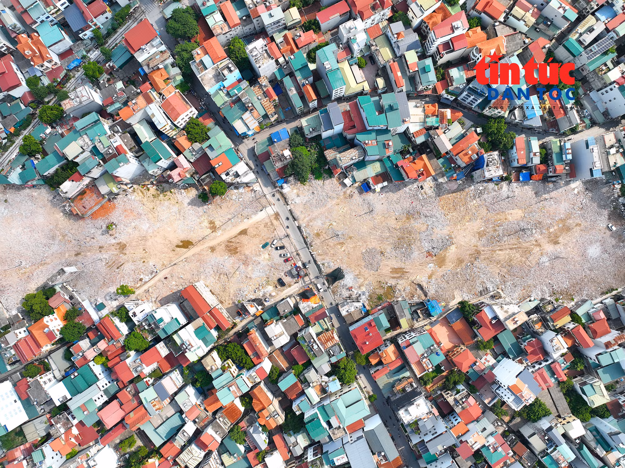 Ghi nhận cuối tháng 9/2026, dự án đã cơ bản hoàn thành công tác giải phóng mặt bằng nhưng chưa được khởi công. Trong ảnh là nút giao đường Cổ Nhuế - Tây Thăng Long.