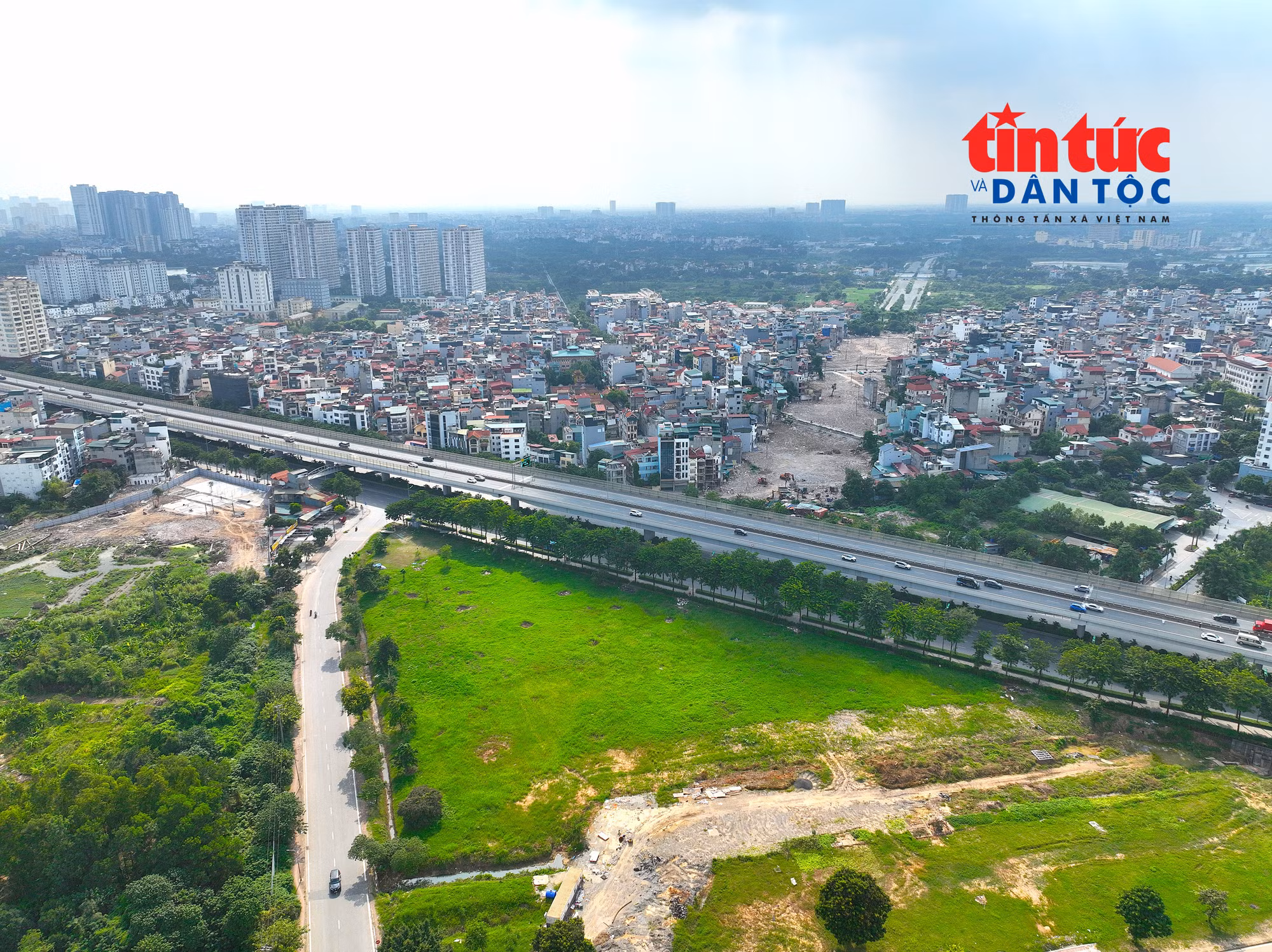 Theo nguồn tin của phóng viên báo Tin tức và Dân tộc, dự án hầm chui Tây Thăng Long - Vành đai 3 chưa được khởi công do quá trình mời thầu chưa lựa chọn được nhà thầu thực hiện...