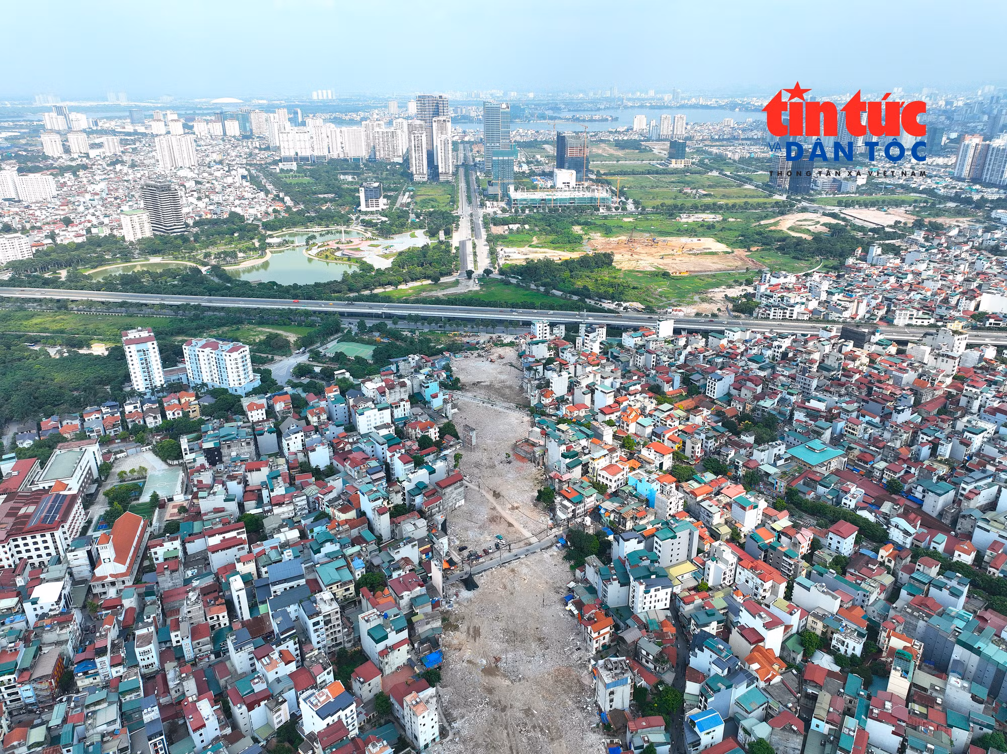 Dự án xây dựng hầm chui Tây Thăng Long - Vành đai 3 có chiều dài khoảng 920m (giáp ranh giữa hai phường Đông Ngạc và Xuân Đỉnh), tổng mức đầu tư dự kiến hơn 1.156 tỷ đồng.