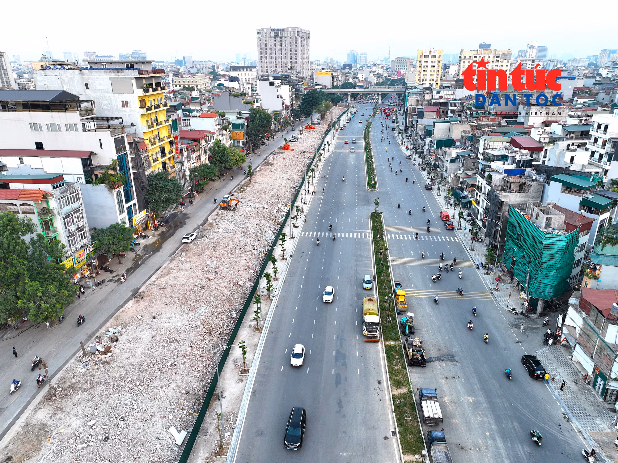 Bên cạnh đó, dự án bãi đỗ xe, trạm sạc, vườn hoa trên truyến Vành đai 1 đoạn Hoàng Cầu - Láng Hạ đã hoàn thành giải phóng mặt bằng, chuẩn bị khởi công.