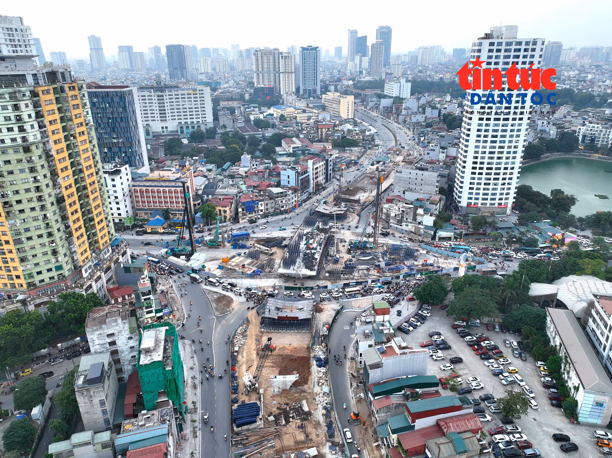 Theo kế hoạch, hai cầu vượt tại nút giao Láng Hạ - Giảng Võ và đường Nguyễn Chí Thanh sẽ hoàn thành trước ngày 31/12/2026, đáp ứng nhu cầu đi lại của người dân dịp cao điểm Tết 2027.