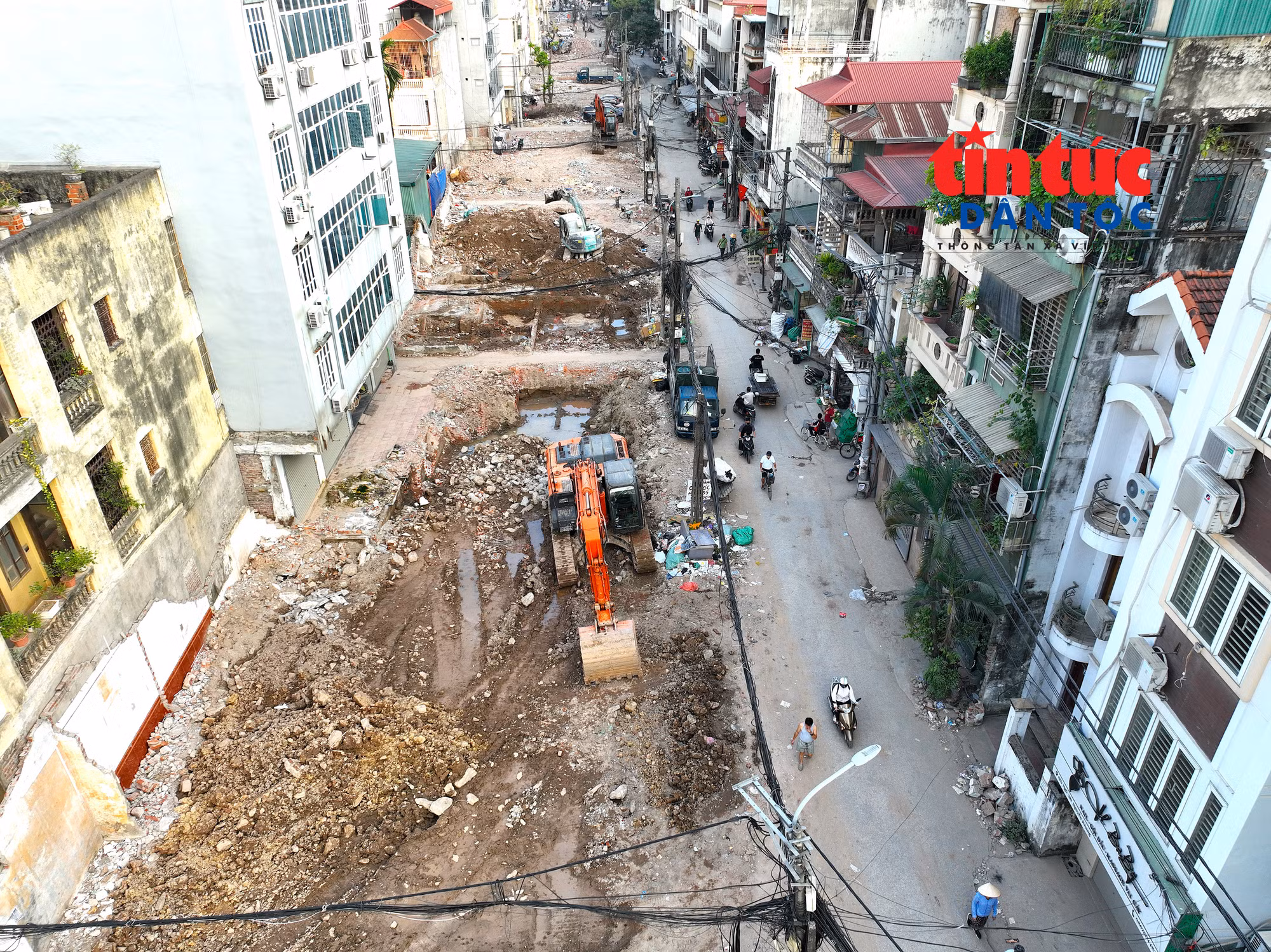 Theo Ban quản lý dự án đầu tư - hạ tầng phường Cầu Giấy, dự án cải tạo, mở rộng ngõ 381 Nguyễn Khang phấn đấu hoàn thành trong năm 2026, khớp nối đồng bộ với đường Vành đai 2,5 đoạn qua Khu đô thị mới Dịch Vọng.