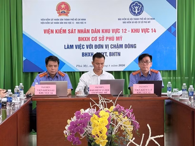 VKSND khu vực 12, khu vực 14 TP Hồ Chí Minh và BHXH cơ sở Phú Mỹ làm việc với các đơn vị chậm đóng BHXH.