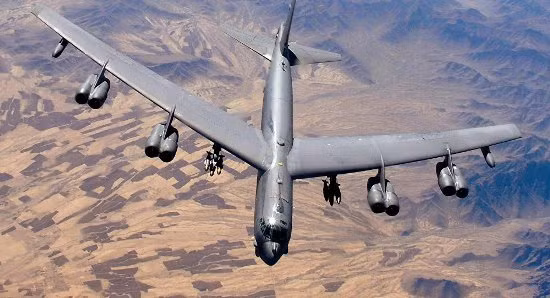 Liệu Mỹ có từ bỏ B-52 sau vụ 'rơi động cơ khi đang bay'? ảnh 1