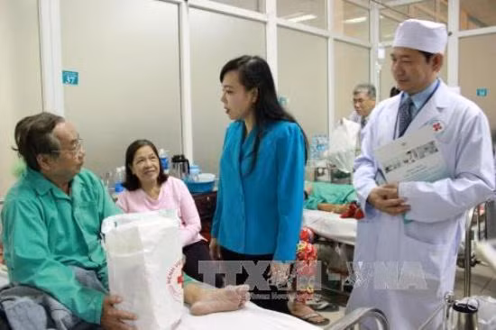 Bộ trưởng Bộ Y tế: “Có thực mới vực được đạo” ảnh 1