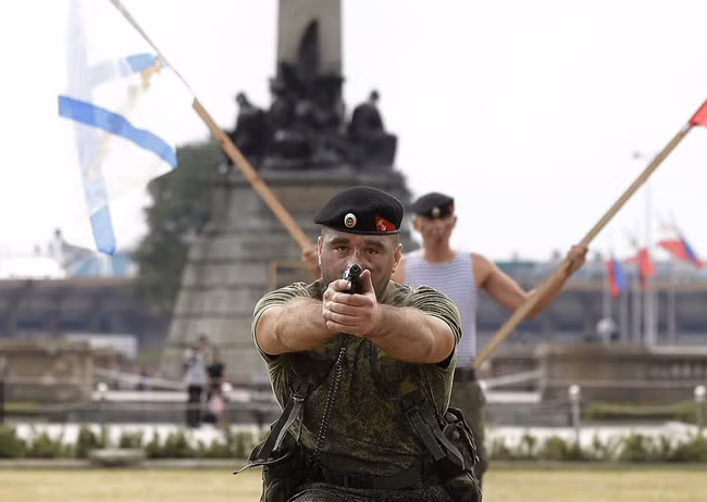 Lính thủy đánh bộ Nga trổ tài tại Philippines ảnh 1