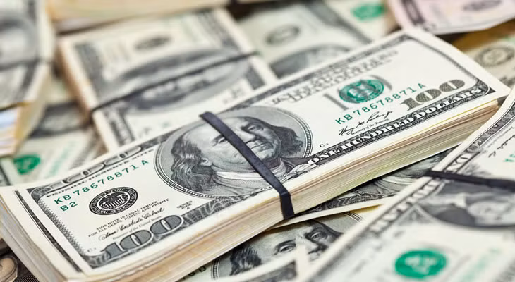 Dự báo năm 2017: Giới đầu tư ngại nắm giữ đồng USD ảnh 1