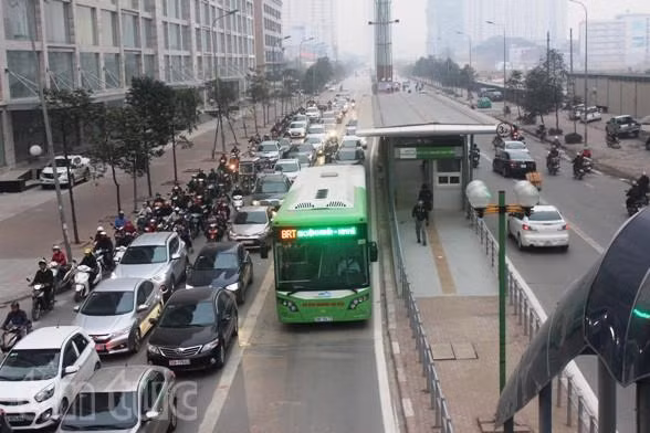 Ngày càng nhiều người đi, Hà Nội sẽ 'nhân bản' buýt nhanh ảnh 1