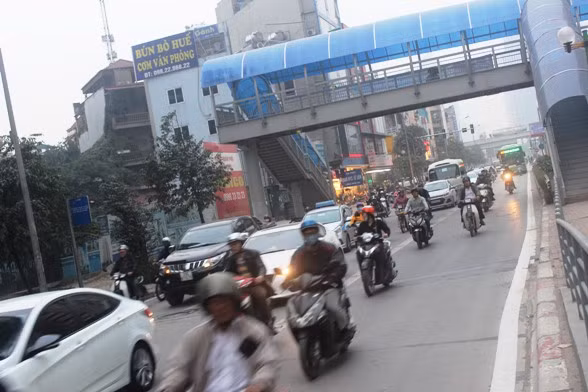 Phát hoảng vì những pha tạt đầu và cướp làn đường xe buýt nhanh ảnh 5