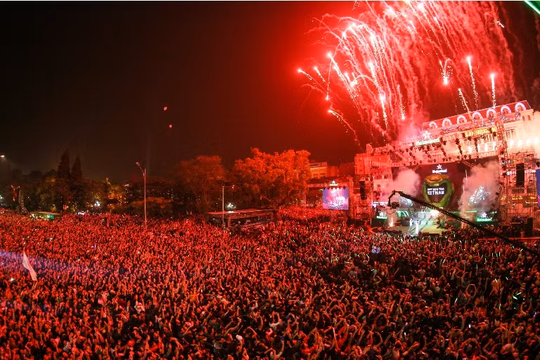 "Cô bé bán diêm" Mỹ Tâm đốt nóng đêm giao thừa Thủ đô ảnh 7