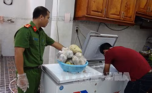Thu giữ hàng chục kg giò chả hư hỏng tại một cơ sở chế biến ảnh 1