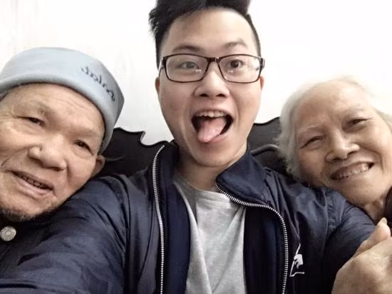 Ca sĩ Hoàng Bách trào nước mắt khi nghe "Ông bà anh" ảnh 1