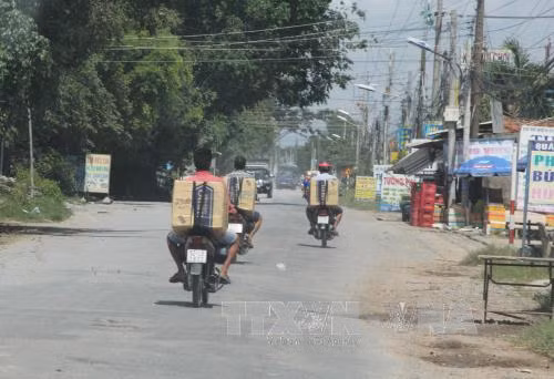 'Kìn kìn' thuốc lá lậu qua biên giới Tây Nam ảnh 2