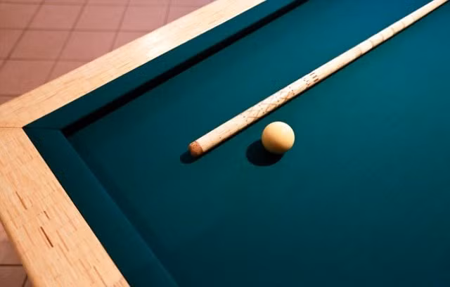 Bỏ 10 năm ghép hơn 1,8 triệu que diêm làm bàn billards ảnh 2